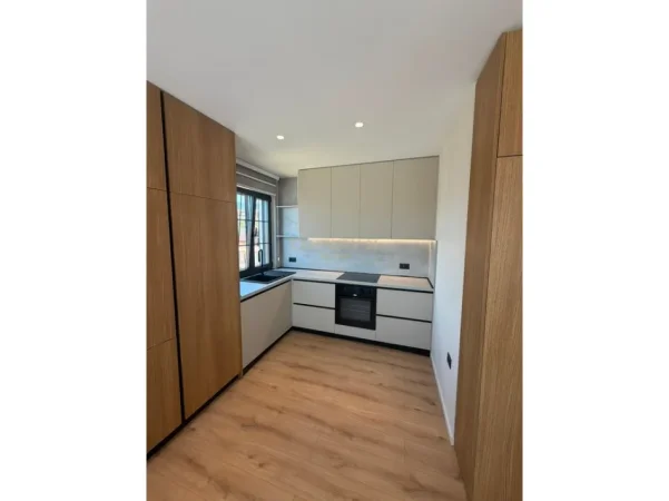 Tirane, jepet me qera apartament 1+1 Kati 4, 70 m² 600 € (sauk)