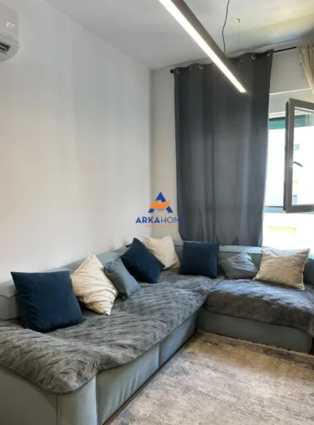 Tirane, jepet me qera apartament 2+1+Ballkon Kati 8, 80 m² 590 € 