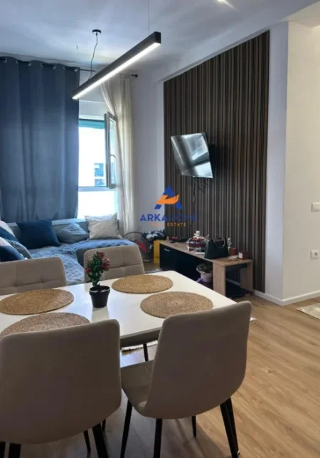 Tirane, jepet me qera apartament 2+1+Ballkon Kati 8, 80 m² 590 € 