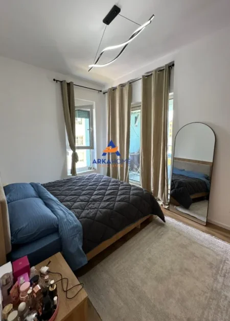 Tirane, jepet me qera apartament 2+1+Ballkon Kati 8, 80 m² 590 € 