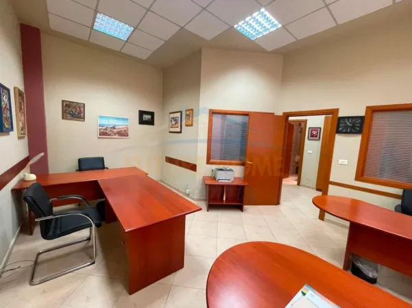 Tirane, Qera Ambient Biznesi, Kati 1, 53 m² 60.000 Lekë  (Myslym Shyri)