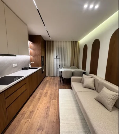 Tirane, jepet me qera apartament 1+1 Kati 4, 50 m² 700 € (XHAMLLIKU)