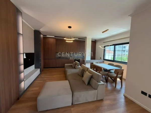 Tirane, jepet me qera apartament 4+1 Kati 3, 120 m² 1.250 € (sauk)