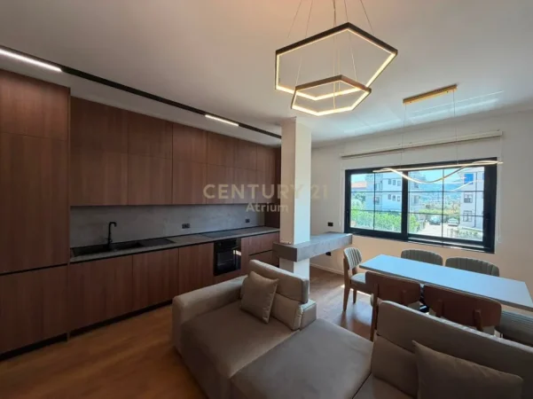 Tirane, jepet me qera apartament 4+1 Kati 3, 120 m² 1.250 € (sauk)