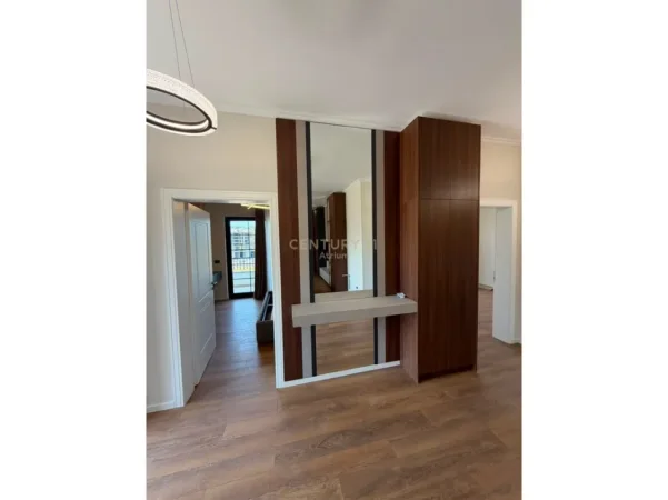 Tirane, jepet me qera apartament 4+1 Kati 3, 120 m² 1.250 € (sauk)