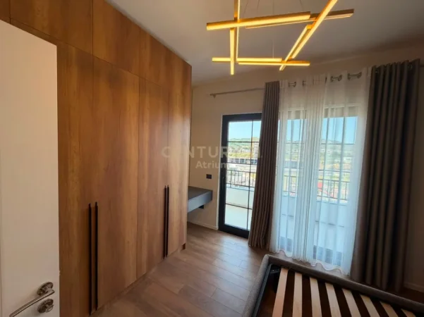 Tirane, jepet me qera apartament 4+1 Kati 3, 120 m² 1.250 € (sauk)