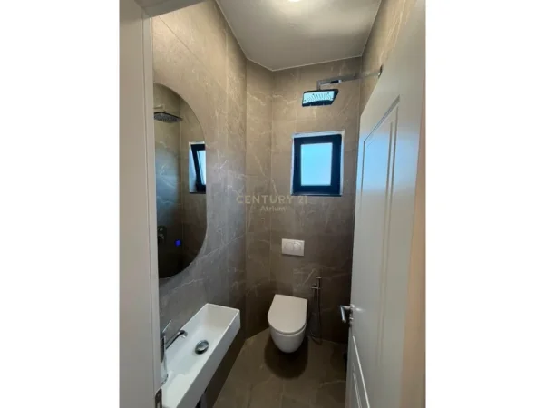 Tirane, jepet me qera apartament 4+1 Kati 3, 120 m² 1.250 € (sauk)