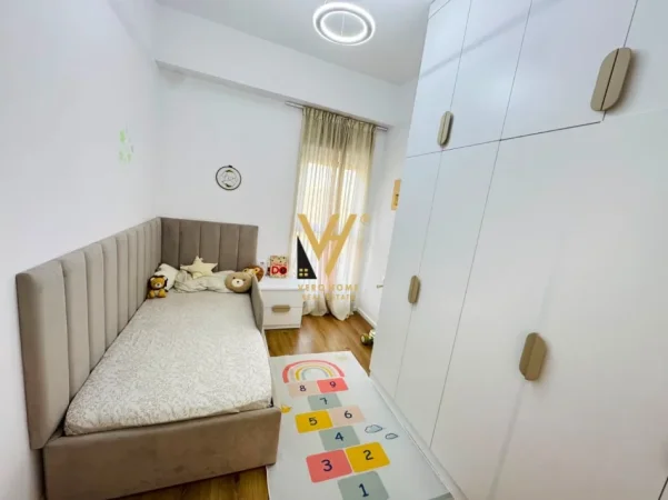 Tirane, jepet me qera apartament 3+1+Ballkon Kati 4, 105 m² 700 € (REZIDENCA KAIMI)