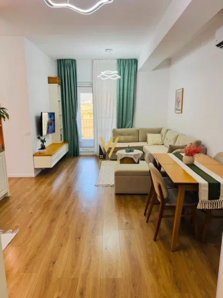 Tirane, jepet me qera apartament 3+1+Ballkon Kati 4, 105 m² 700 € (REZIDENCA KAIMI)