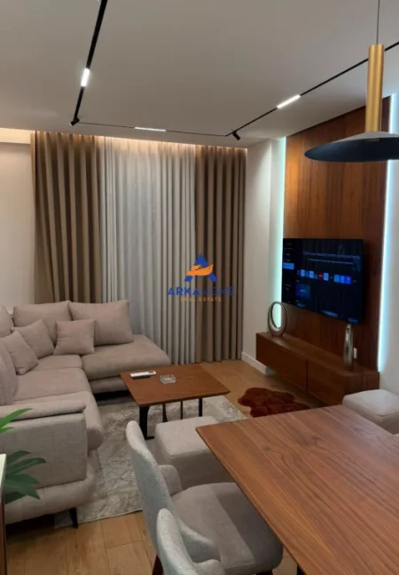 JEPET APARTAMENT ME QERA 1+1+BALLKON "UNAZA E RE" 650.000 LEKE