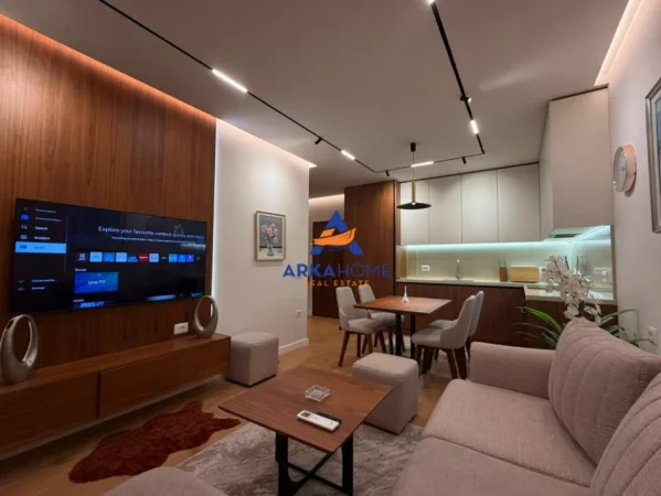 JEPET APARTAMENT ME QERA 1+1+BALLKON "UNAZA E RE" 650.000 LEKE