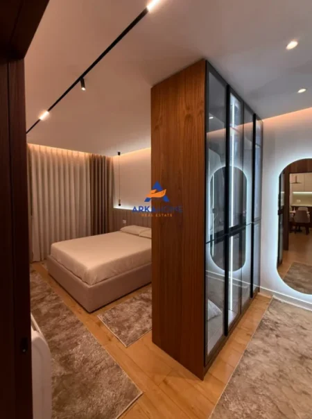 JEPET APARTAMENT ME QERA 1+1+BALLKON "UNAZA E RE" 650.000 LEKE