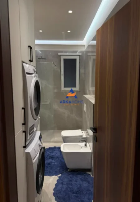 JEPET APARTAMENT ME QERA 1+1+BALLKON "UNAZA E RE" 650.000 LEKE