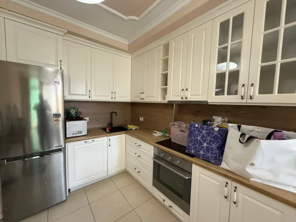 Tirane, jepet me qera apartament 2+1 Kati 5, 95 m² 750 € (Komuna e Parisit)