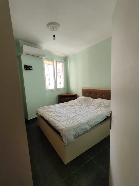 Tirane, jepet me qera apartament 1+1+Aneks+Ballkon Kati 3, 60 m² 450 € (yzberisht)
