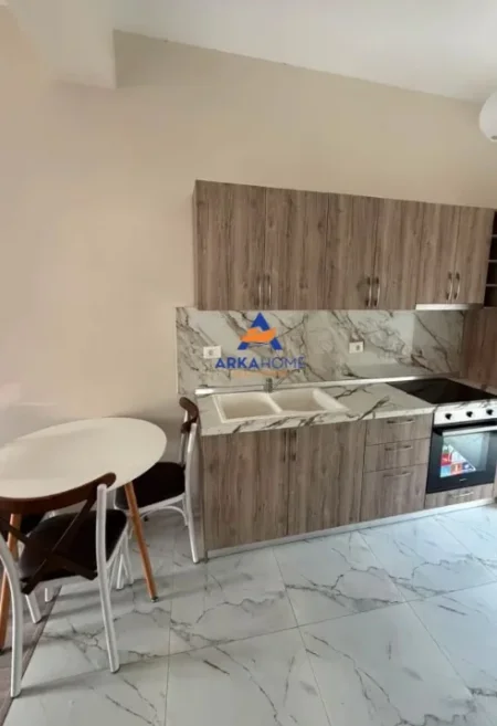 Tirane, jepet me qera apartament 1+1+Ballkon Kati 3, 45 m² 350 € 