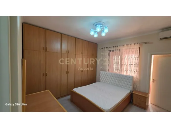 Tirane, jepet me qera apartament 2+1 Kati 2, 70 m² 630 € (kinostudio)