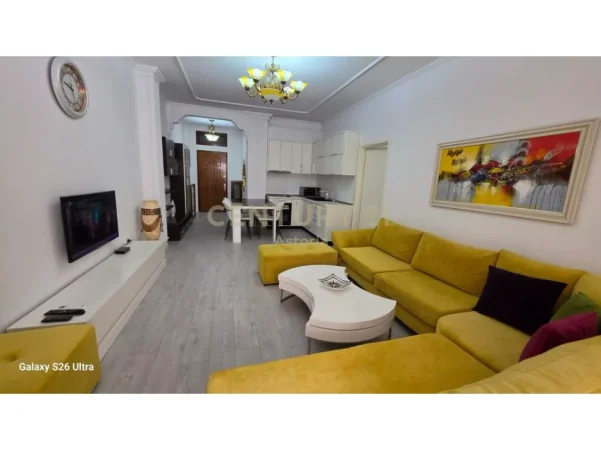 Tirane, jepet me qera apartament 2+1 Kati 2, 70 m² 630 € (kinostudio)
