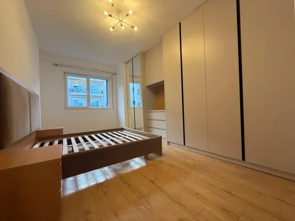 Jepet me qira apartament i ri 1+1 me vend parkimi, i sapomobiluar – Kompleksi E88