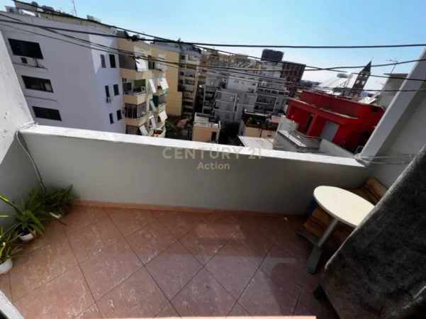 Tirane, jepet me qera apartament 2+1 Kati 8, 136 m² 850 € 