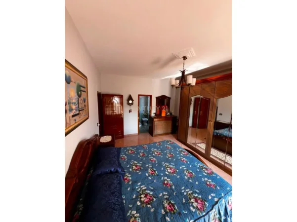 Tirane, jepet me qera apartament 2+1 Kati 8, 136 m² 850 € 