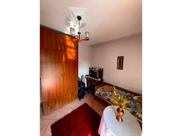 Tirane, jepet me qera apartament 2+1 Kati 8, 136 m² 850 € 