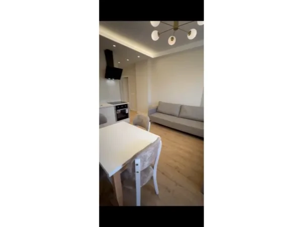 Tirane, jepet me qera apartament 1+1 Kati 8, 600 m² 600 € 