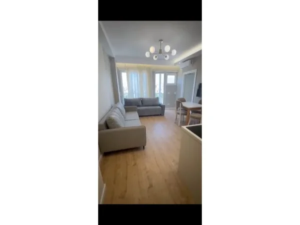 Tirane, jepet me qera apartament 1+1 Kati 8, 600 m² 600 € 