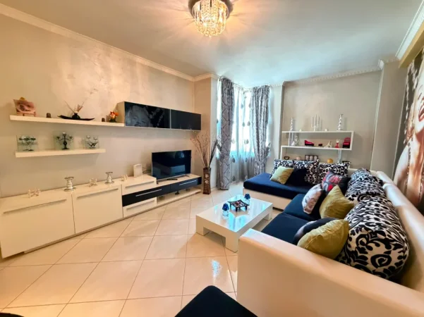Tirane, jepet me qera apartament 1+1 Kati 4, 550 € (Ish Tregu Elektrik)