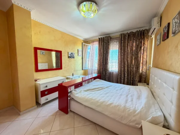 Tirane, jepet me qera apartament 1+1 Kati 4, 550 € (Ish Tregu Elektrik)