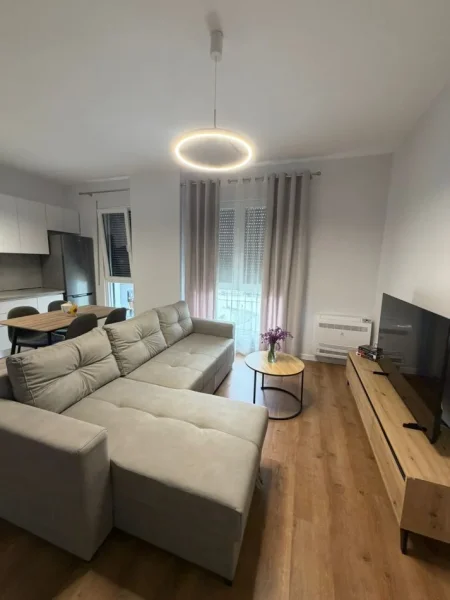 Tirane, jepet me qera apartament 2+1 Kati 2, 80 m² 600 € (Rruga 5 Maji)