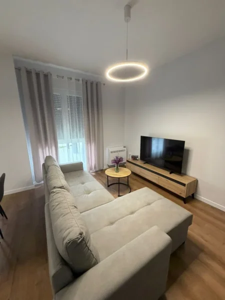 Tirane, jepet me qera apartament 2+1 Kati 2, 80 m² 600 € (Rruga 5 Maji)