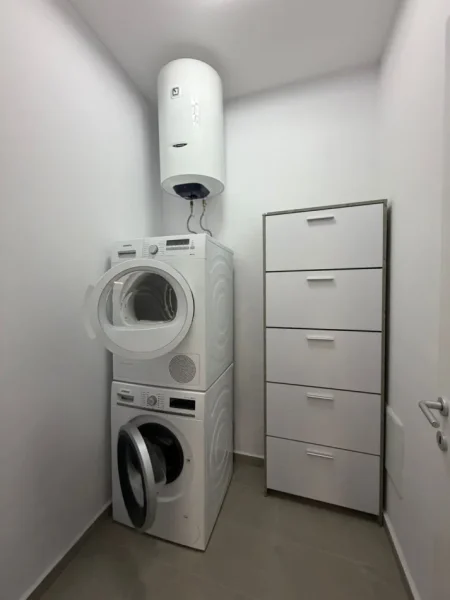 Tirane, jepet me qera apartament 2+1 Kati 2, 80 m² 600 € (Rruga 5 Maji)