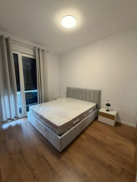Tirane, jepet me qera apartament 2+1 Kati 2, 80 m² 600 € (Rruga 5 Maji)