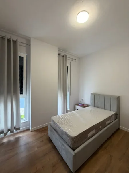Tirane, jepet me qera apartament 2+1 Kati 2, 80 m² 600 € (Rruga 5 Maji)