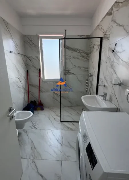 Tirane, jepet me qera apartament 2+1+Ballkon Kati 3, 106 m² 537 € 