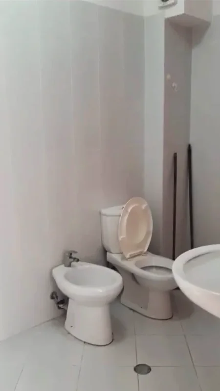 Tirane, jepet me qera apartament 2+1+Ballkon Kati 3, 70 m² 500 € (Liqeni i Thate/Rruga Hamdi Sina)
