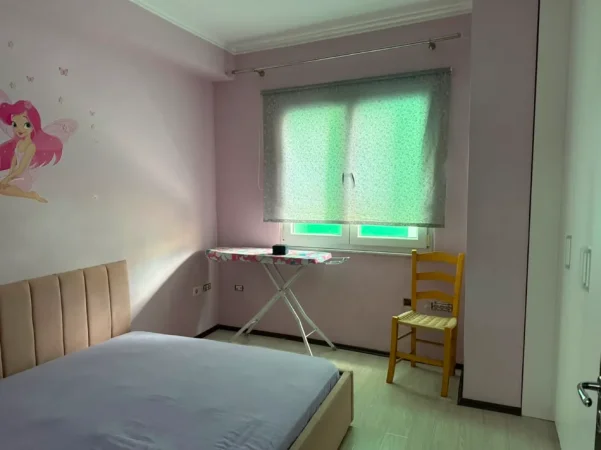 Tirane, jepet me qera apartament 2+1 Kati 8, 780 € (Komuna e Parisit)