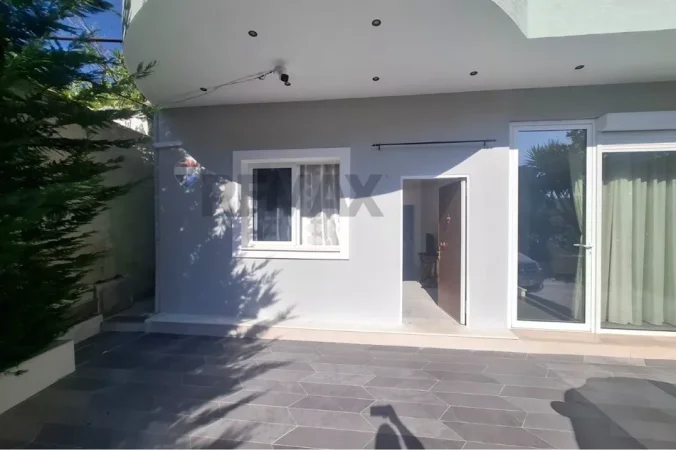 Vlore, jepet me qera Vile 1+1+Ballkon Kati 1, 80 m² 600 € (Rruga Pelivan Leskaj, Vlore)