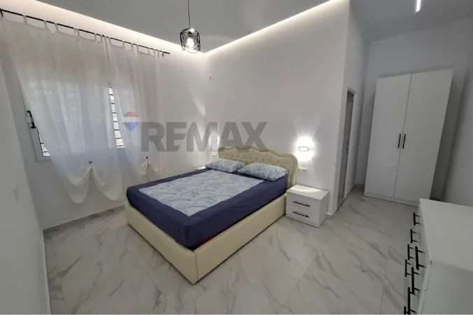 Vlore, jepet me qera Vile 1+1+Ballkon Kati 1, 80 m² 600 € (Rruga Pelivan Leskaj, Vlore)