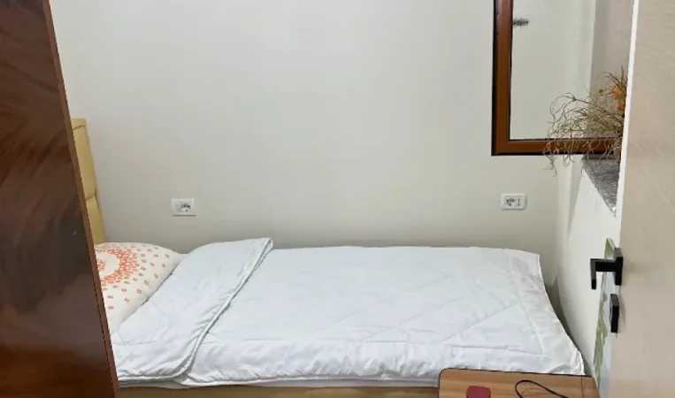 Tirane, jepet me qera apartament 2+1 Kati 1, 48 m² 400 € (Rr Shefshqet Kuka)