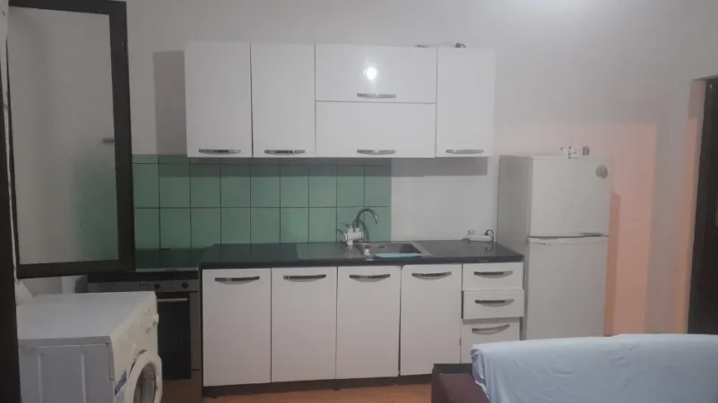 Tirane, jepet me qera nga Pronari, pa-komision apartament 1+1+Ballkon Kati 2, 66 m² 350 € (Petrit Caslli)