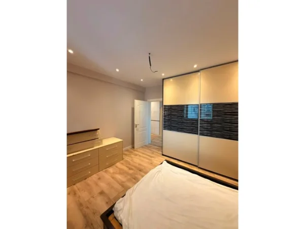 Tirane, shes apartament 1+1 Kati 3, 106 m² 220.000 € (Square 21)