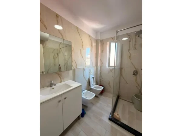 Tirane, shes apartament 1+1 Kati 3, 106 m² 220.000 € (Square 21)