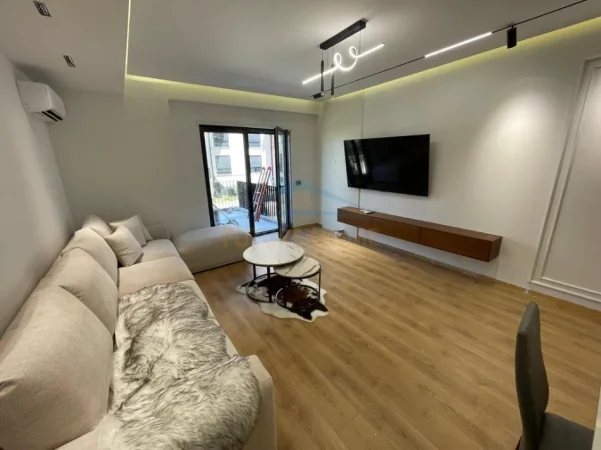 Tirane, jepet me qera apartament 1+1 Kati 3, 83 m² 700 € 