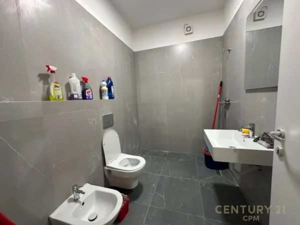 Tirane, jepet me qera apartament 1+1 Kati 6, 70 m² 530 € (Uptown)
