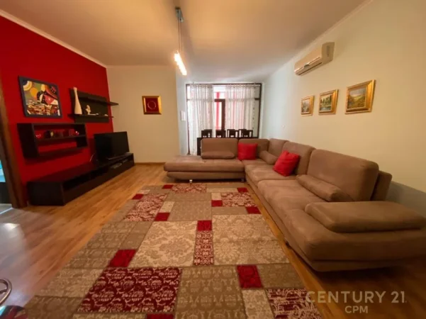 Tirane, jepet me qera apartament 2+1 Kati 10, 105 m² 650 € (Komuna e Parisit)