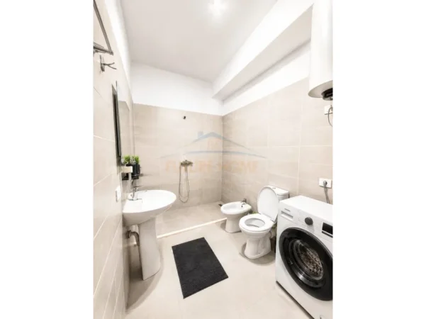 Tirane, jepet me qera apartament 1+1 Kati 6, 700 m² 550 € (Kompleksi Mangalem, Alidemi)