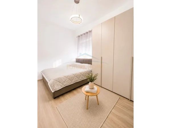 Tirane, jepet me qera apartament 1+1 Kati 6, 700 m² 550 € (Kompleksi Mangalem, Alidemi)