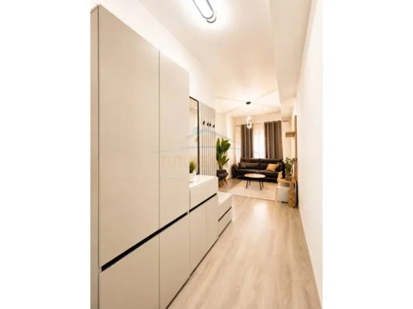 Tirane, jepet me qera apartament 1+1 Kati 6, 700 m² 550 € (Kompleksi Mangalem, Alidemi)